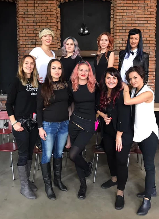 Matrix školiteľky na kaderníckom školení.